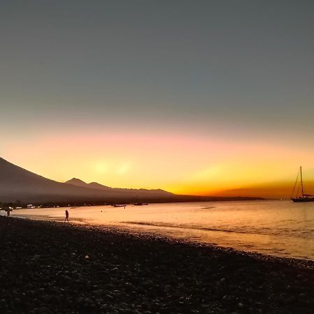 Beach Side Amed Delem Family Ambat Luaran gambar